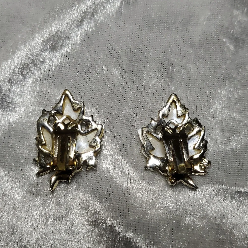 Vintage Unsigned Clip On Earrings Leaf Faux Pearl Rhinestones